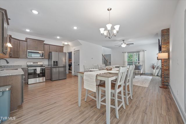 1925 Harbor Lane, Dandridge, TN 37725
