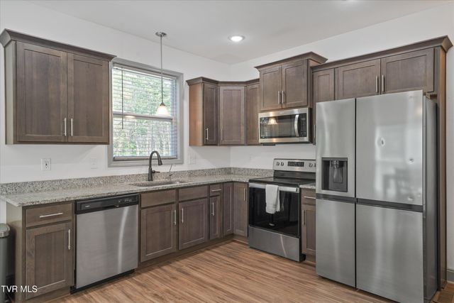 1925 Harbor Lane, Dandridge, TN 37725