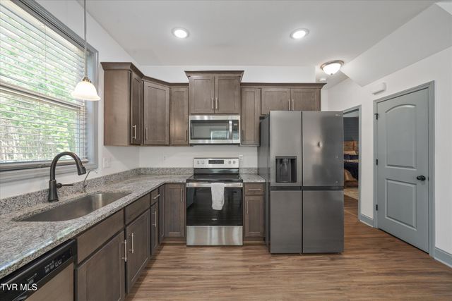 1925 Harbor Lane, Dandridge, TN 37725