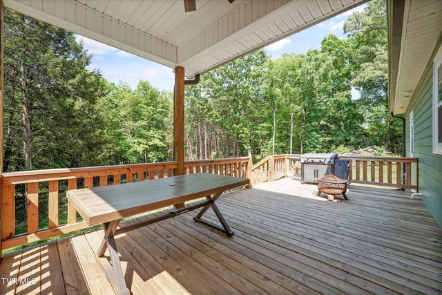 1925 Harbor Lane, Dandridge, TN 37725
