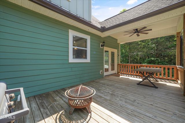1925 Harbor Lane, Dandridge, TN 37725