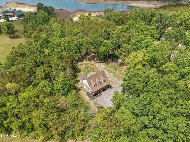 1925 Harbor Lane, Dandridge, TN 37725