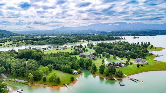1925 Harbor Lane, Dandridge, TN 37725