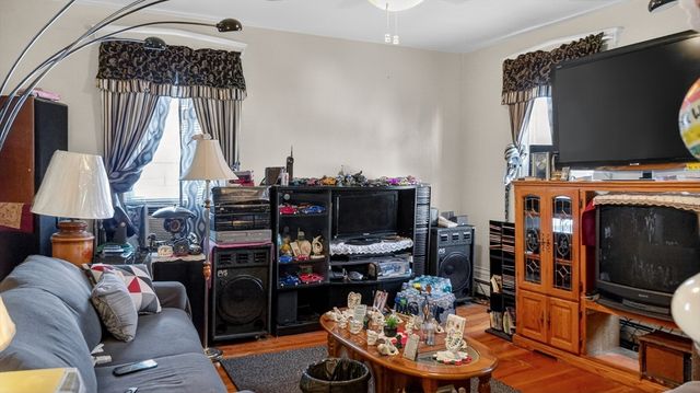 32 Franklin St, New Bedford, MA 02740