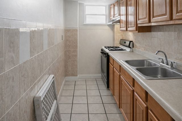 32 Franklin St, New Bedford, MA 02740