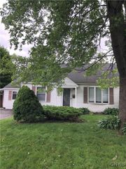 302 Hyland Drive, Salina, NY 13212