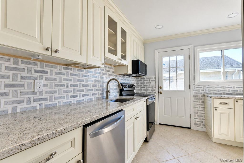 925 S Long Beach Avenue, Freeport, NY 11520 — photo 5