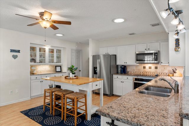 112 Henderson Harbor Circle, Payne Springs, TX 75156