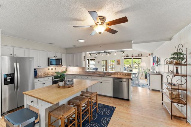 112 Henderson Harbor Circle, Payne Springs, TX 75156