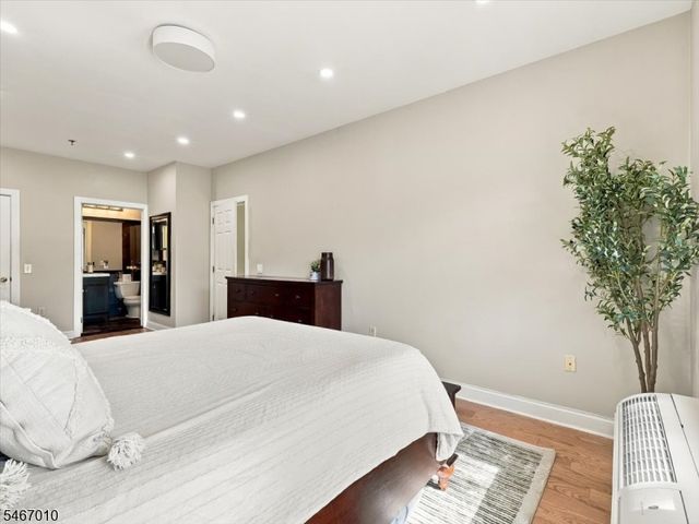 40 Constitution Way 201, Jersey City, NJ 07305