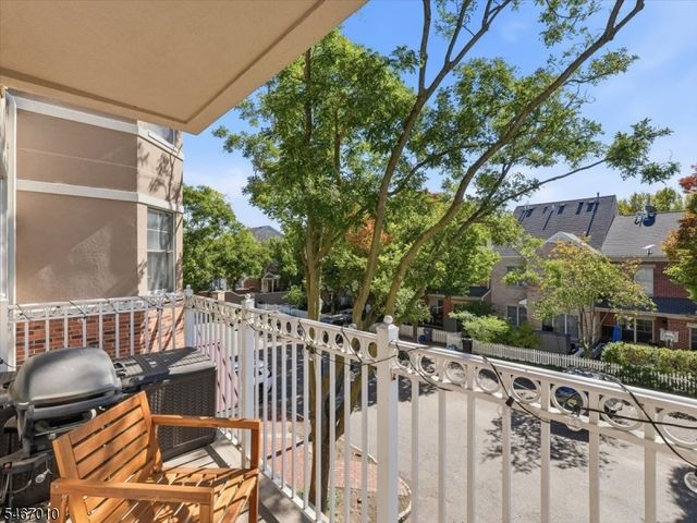 40 Constitution Way 201, Jersey City, NJ 07305