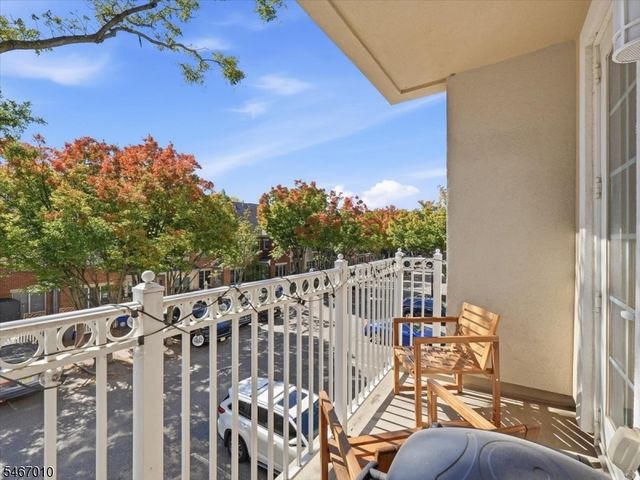 40 Constitution Way 201, Jersey City, NJ 07305