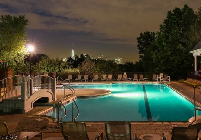 40 Constitution Way 201, Jersey City, NJ 07305