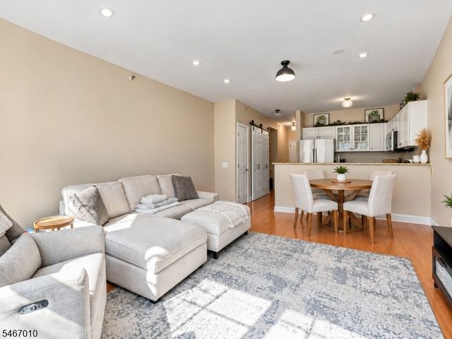 40 Constitution Way 201, Jersey City, NJ 07305