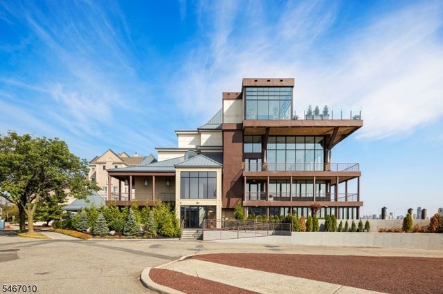 40 Constitution Way 201, Jersey City, NJ 07305