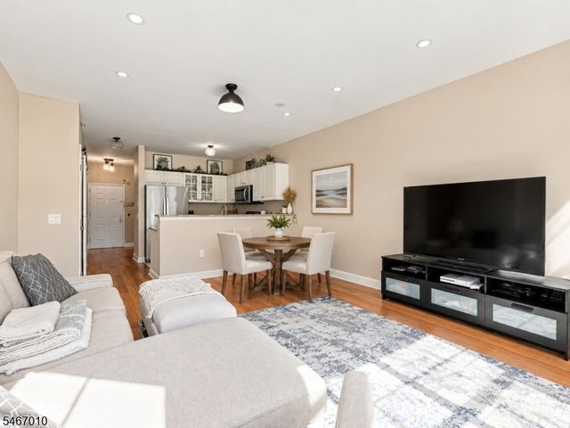 40 Constitution Way 201, Jersey City, NJ 07305