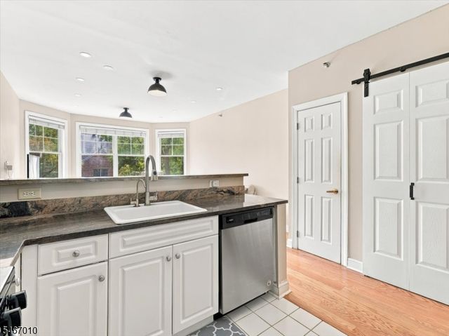 40 Constitution Way 201, Jersey City, NJ 07305