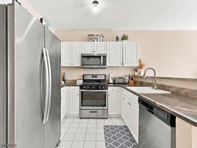 40 Constitution Way 201, Jersey City, NJ 07305