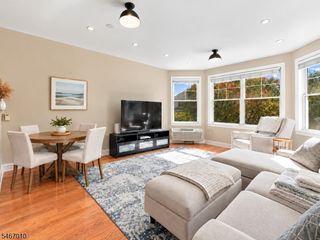 40 Constitution Way 201, Jersey City, NJ 07305