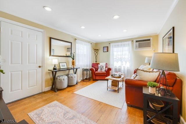 719 Godwin Ave, Midland Park Boro, NJ 07432