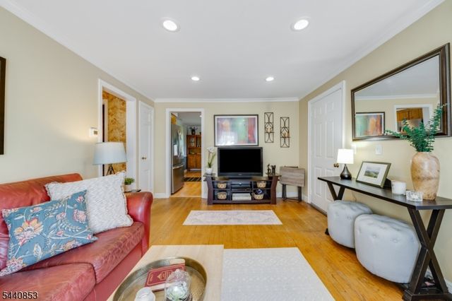 719 Godwin Ave, Midland Park Boro, NJ 07432