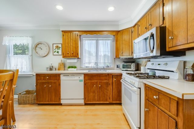 719 Godwin Ave, Midland Park Boro, NJ 07432
