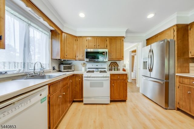 719 Godwin Ave, Midland Park Boro, NJ 07432