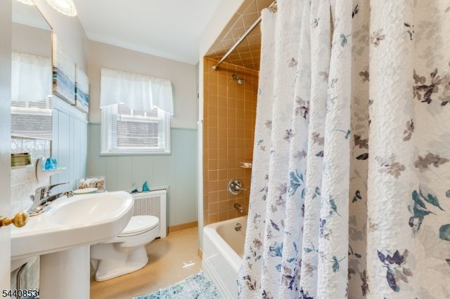 719 Godwin Ave, Midland Park Boro, NJ 07432