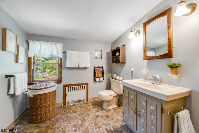 719 Godwin Ave, Midland Park Boro, NJ 07432