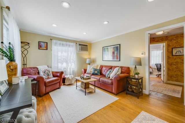 719 Godwin Ave, Midland Park Boro, NJ 07432