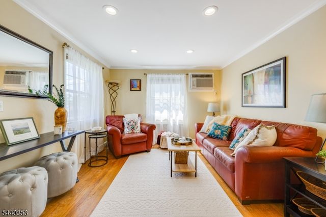 719 Godwin Ave, Midland Park Boro, NJ 07432