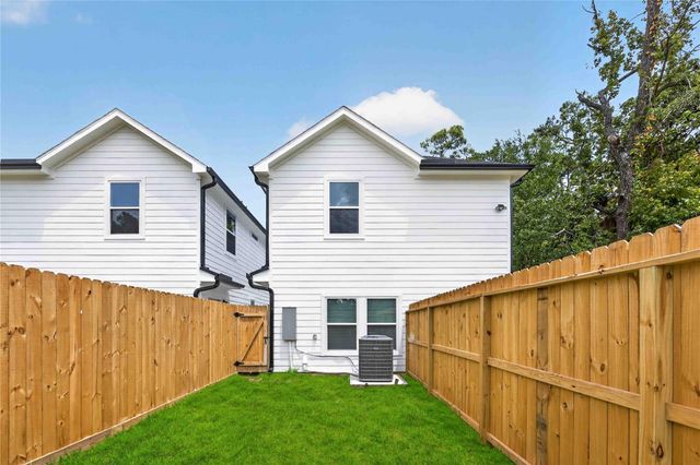 8210 Sterlingshire Street B, Houston, TX 77078