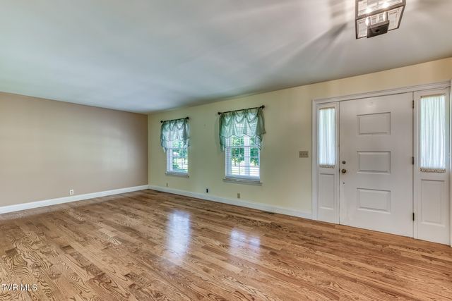 105 Livesay Circle, Rogersville, TN 37857