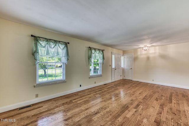 105 Livesay Circle, Rogersville, TN 37857