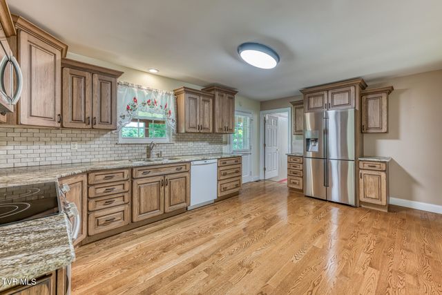 105 Livesay Circle, Rogersville, TN 37857