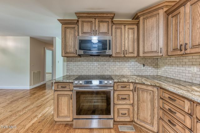 105 Livesay Circle, Rogersville, TN 37857