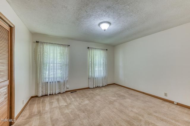 105 Livesay Circle, Rogersville, TN 37857