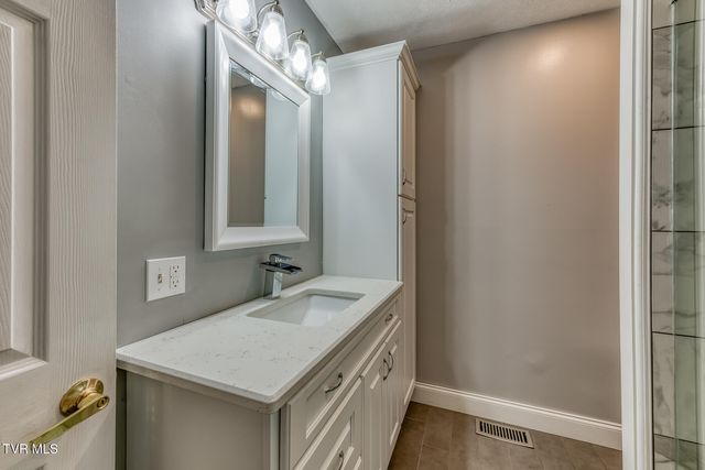105 Livesay Circle, Rogersville, TN 37857