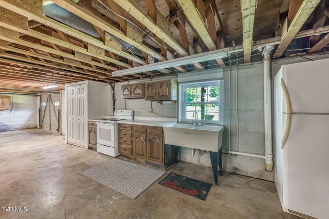 105 Livesay Circle, Rogersville, TN 37857