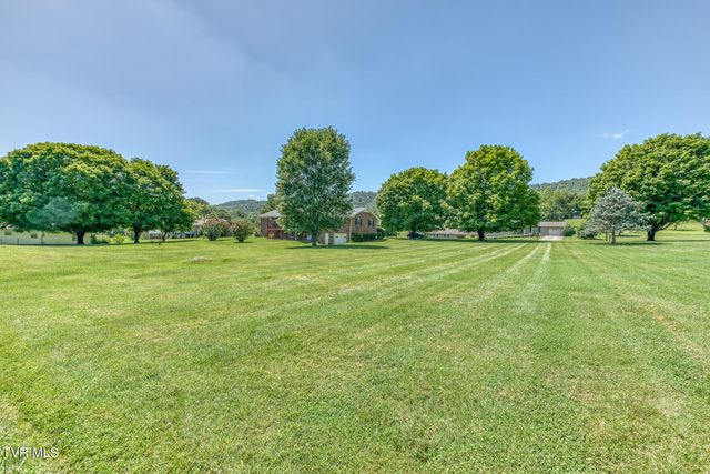 105 Livesay Circle, Rogersville, TN 37857