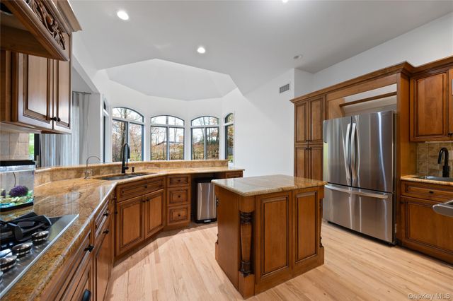16 S De Baun Avenue, Airmont, NY 10901