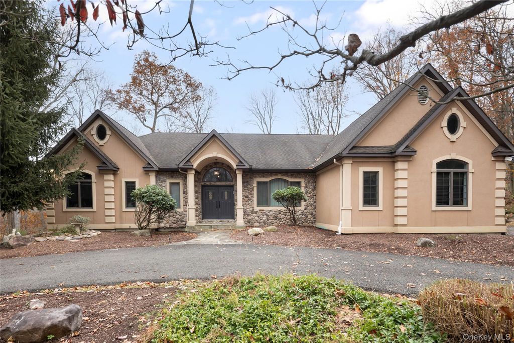16 S De Baun Avenue, Airmont, NY 10901 — photo 2