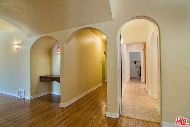 1071 S CLOVERDALE Avenue, Los Angeles, CA 90019
