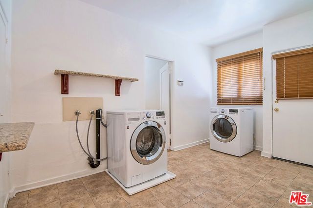 1071 S CLOVERDALE Avenue, Los Angeles, CA 90019