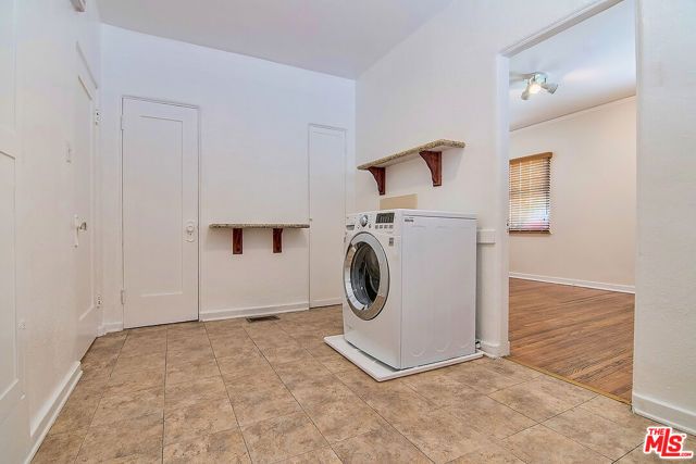 1071 S CLOVERDALE Avenue, Los Angeles, CA 90019