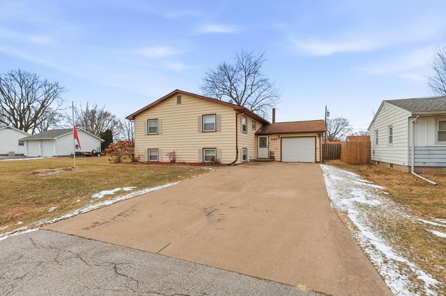 1126 13th Street, Silvis, IL 61282