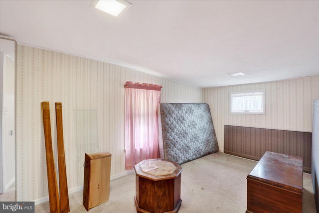 5 E PENNSYLVANIA AVE, Stewartstown, PA 17363