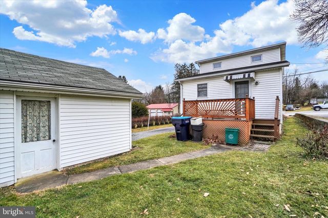 5 E PENNSYLVANIA AVE, Stewartstown, PA 17363