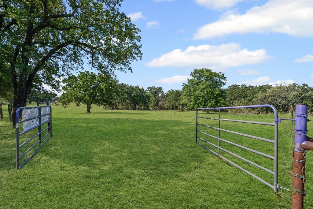 1194 County Road 3657, Springtown, TX 76082