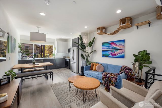 9624 Linden Avenue N, Seattle, WA 98103